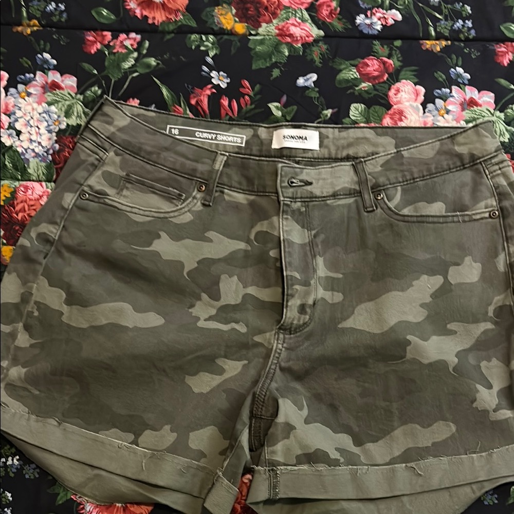 Sonoma Green Camouflage Curvy Shorts